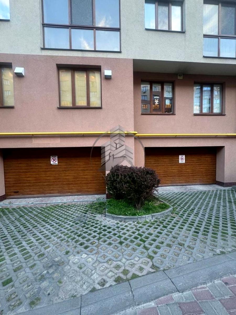 1864896975060061