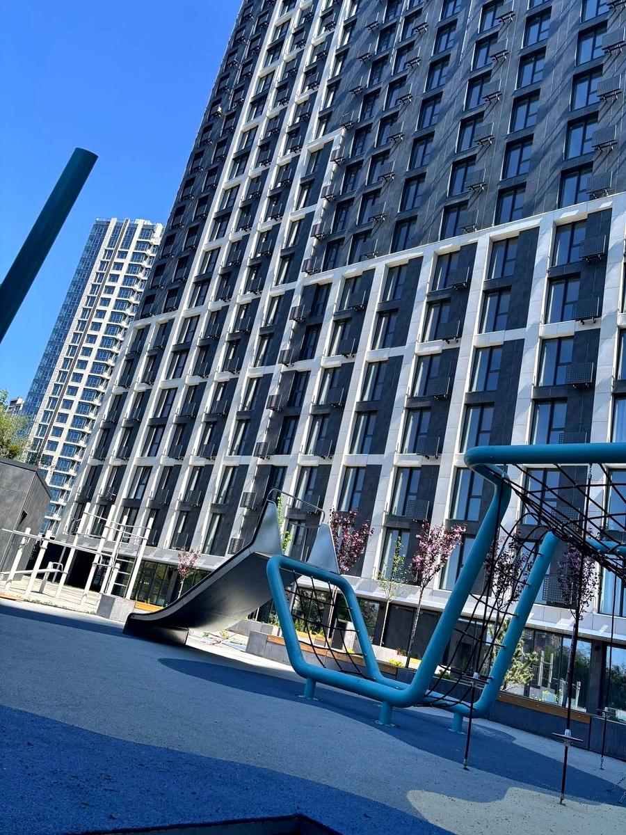 1864898367186931