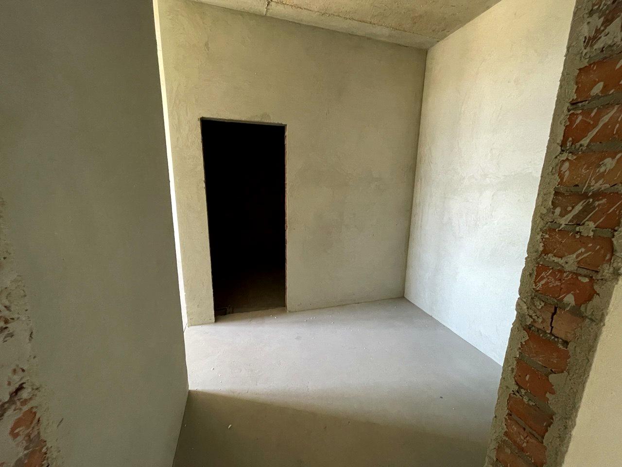 1864898446156421