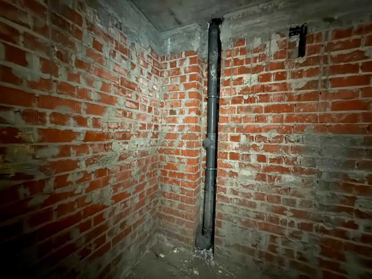 1864900766867100