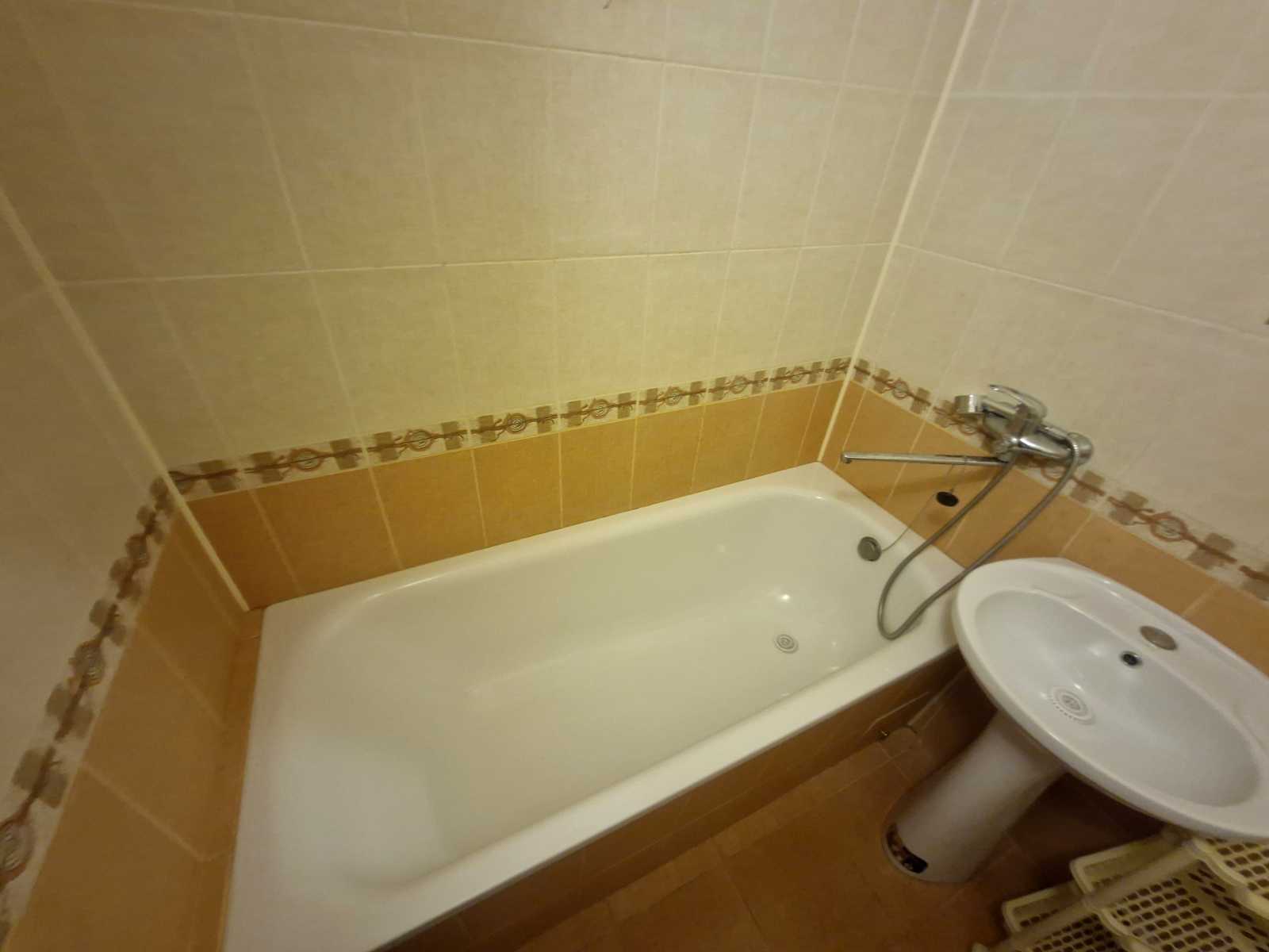1864934610126370
