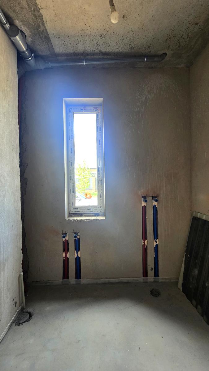 1864966651578405
