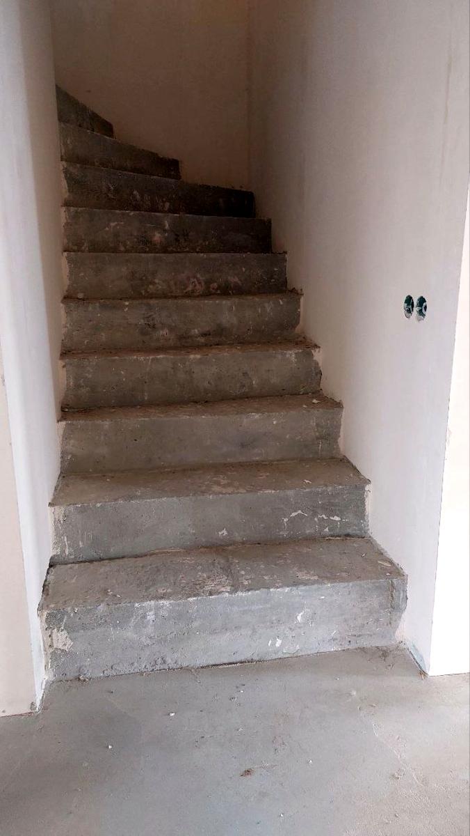 1864969844779968