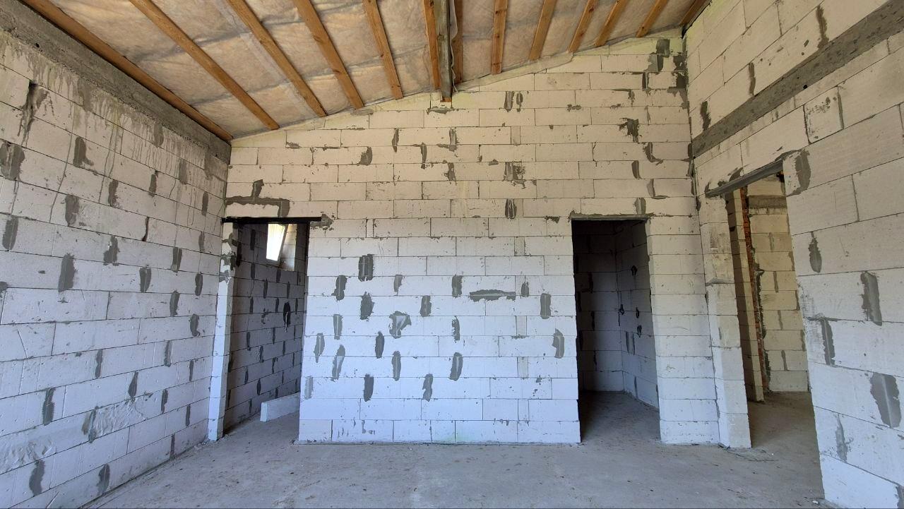 1864971224976479