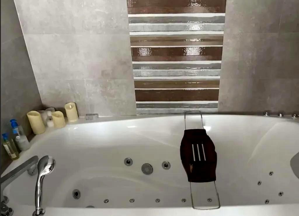 1864971464529486