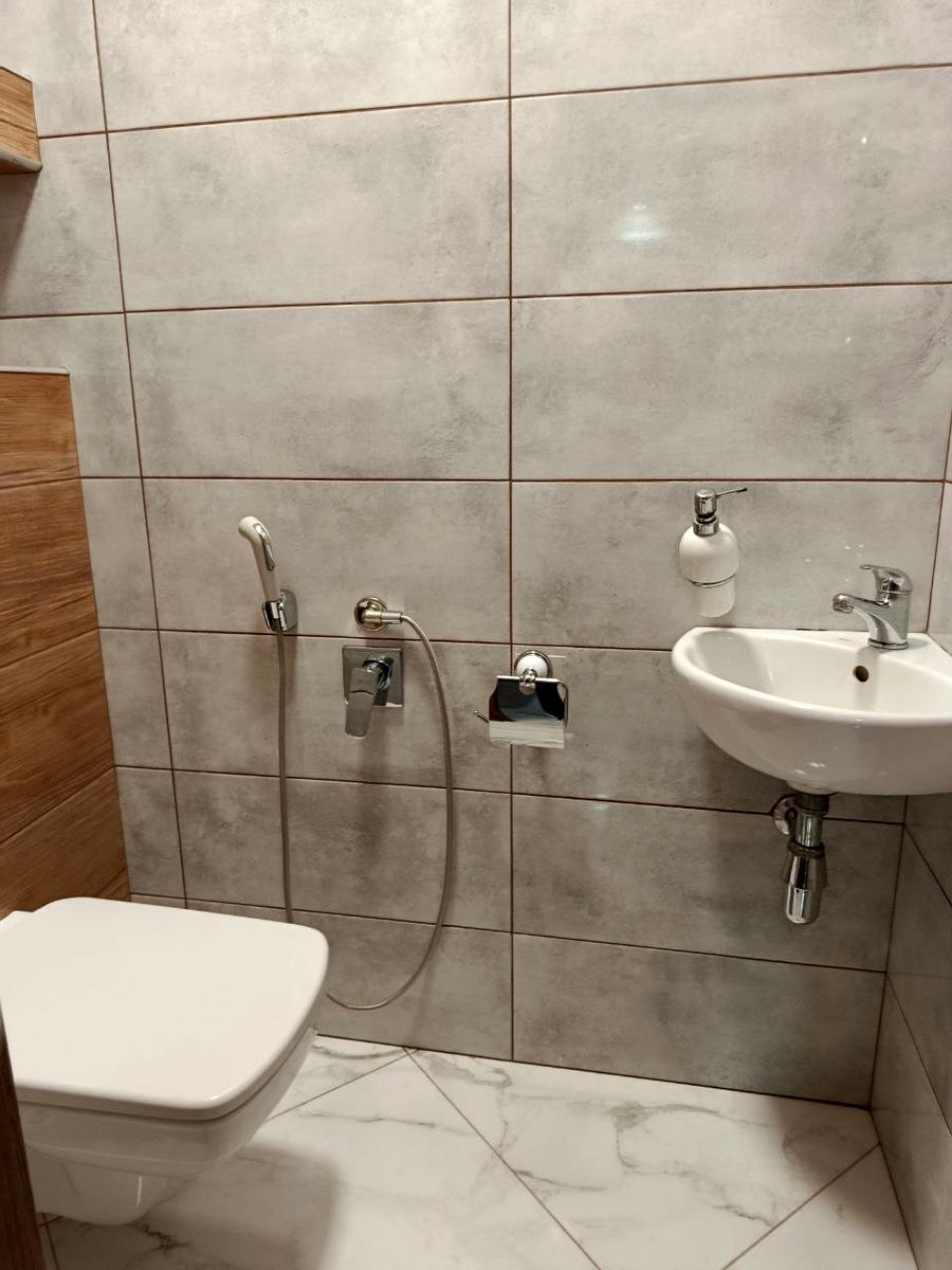 1864975541623466