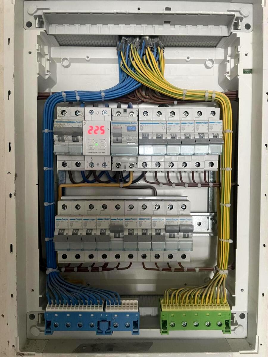 1864976735835351