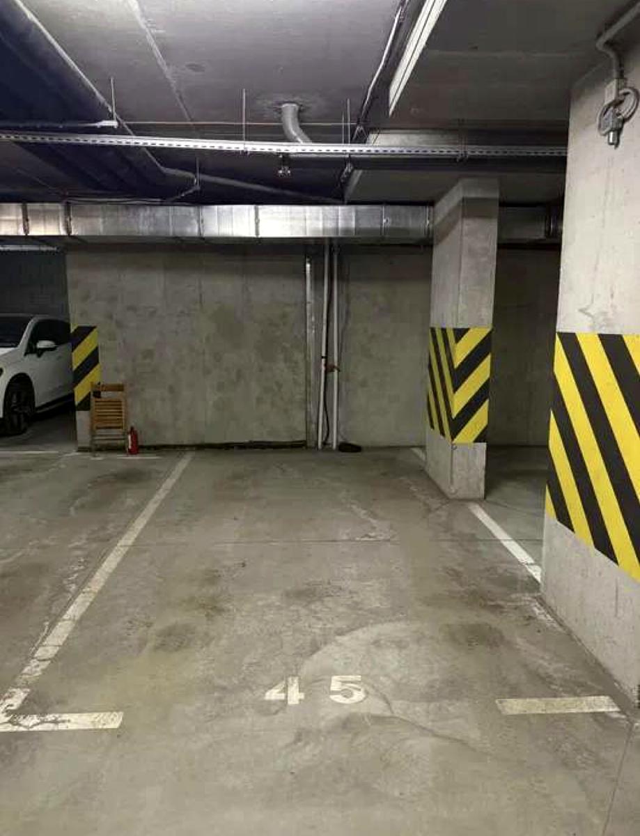 1864976823989017