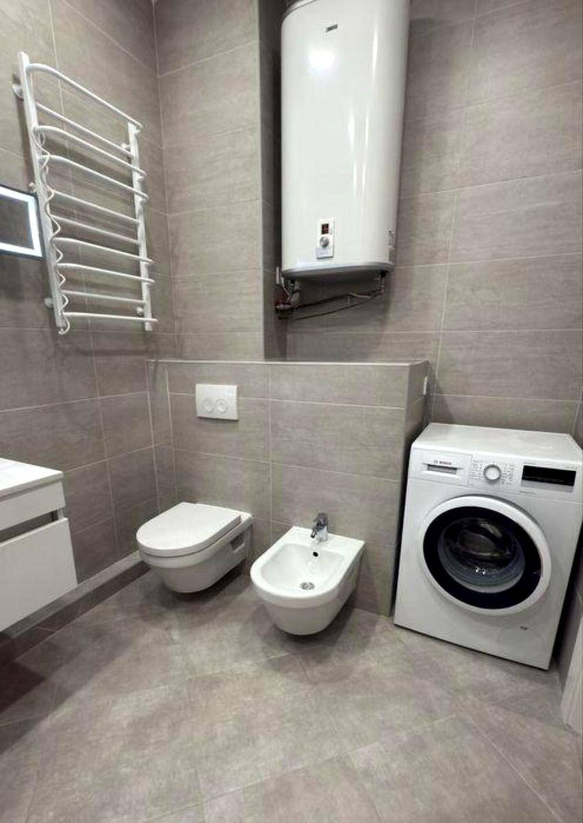 1864977176818284