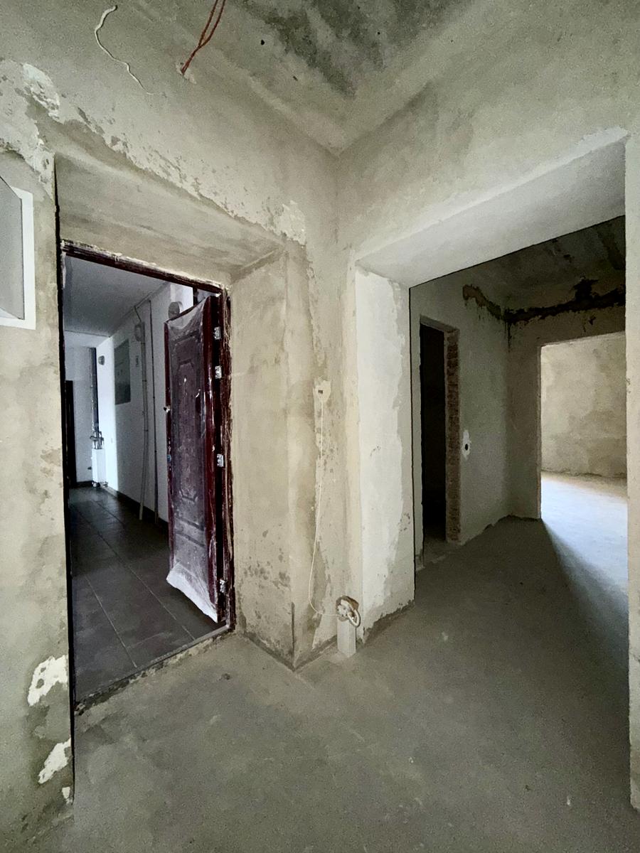 1864977392196568