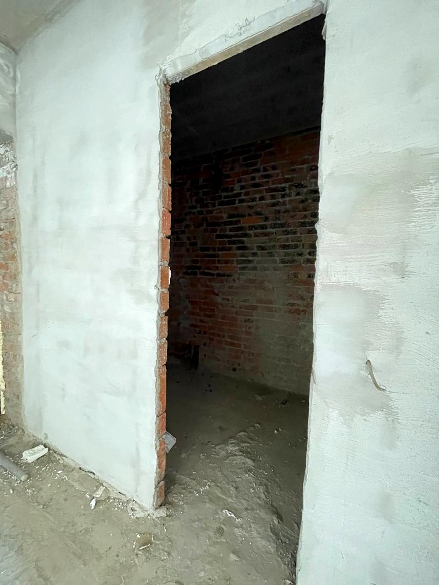 1864982343443137