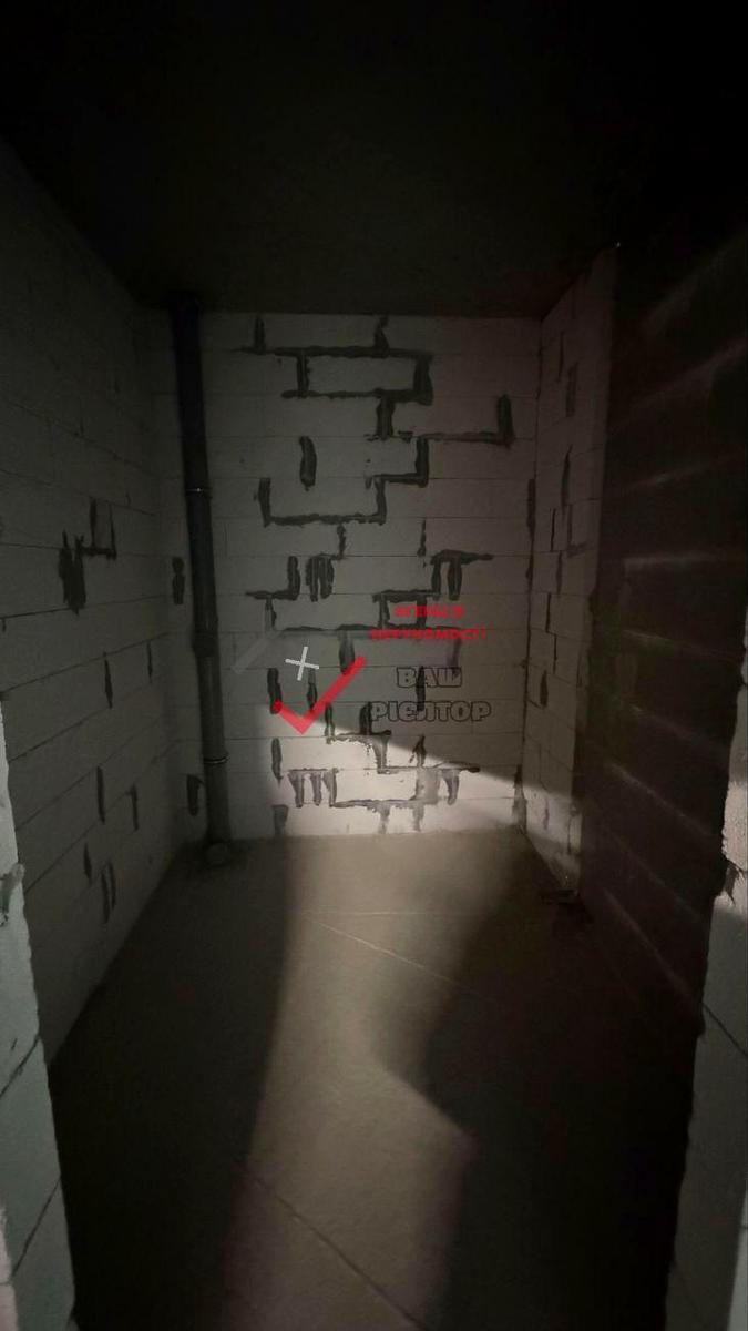 1864983105401289