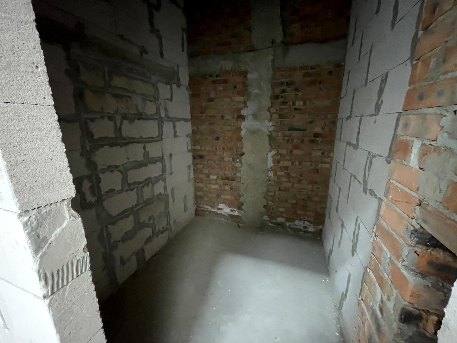 1864983863258275