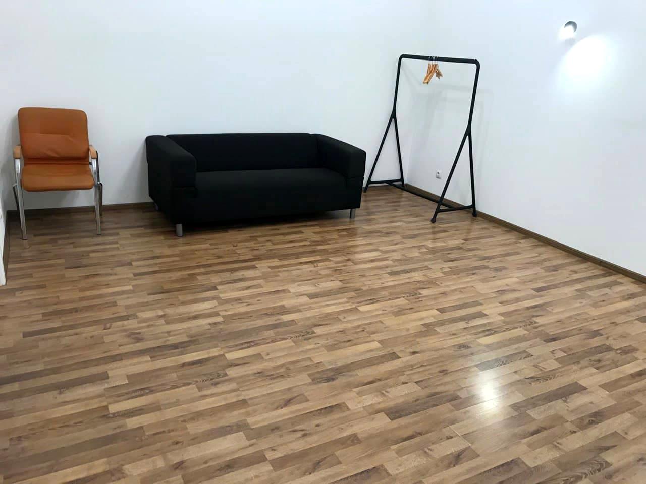 1864983947012533