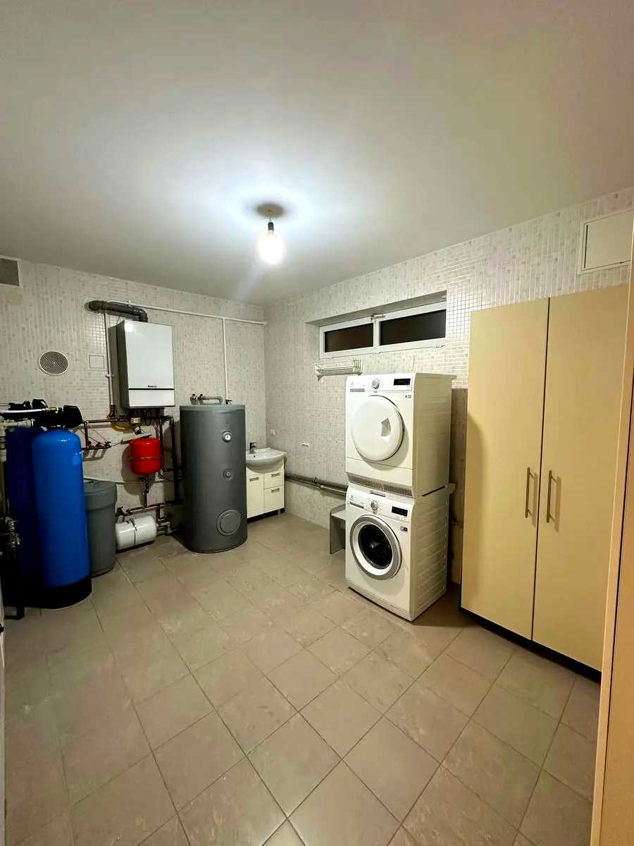 1864984388632773