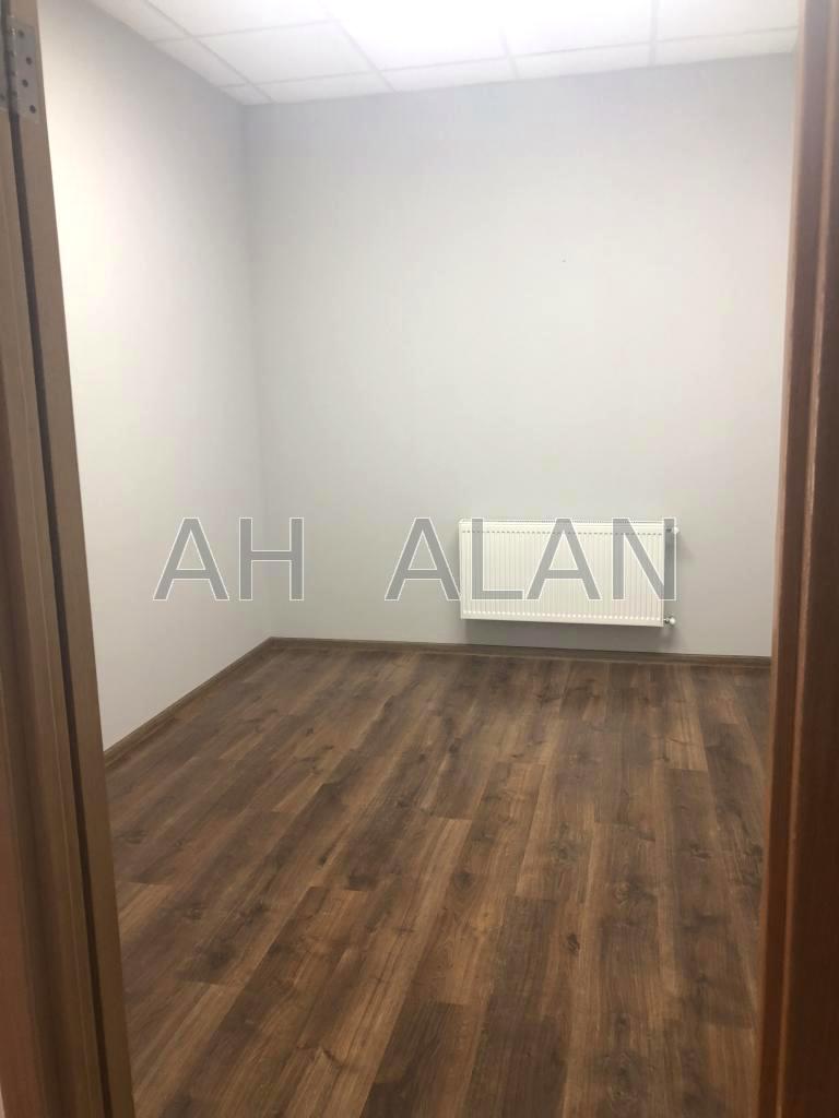 1864985729739159