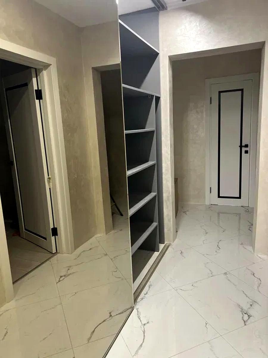 1864986583543757