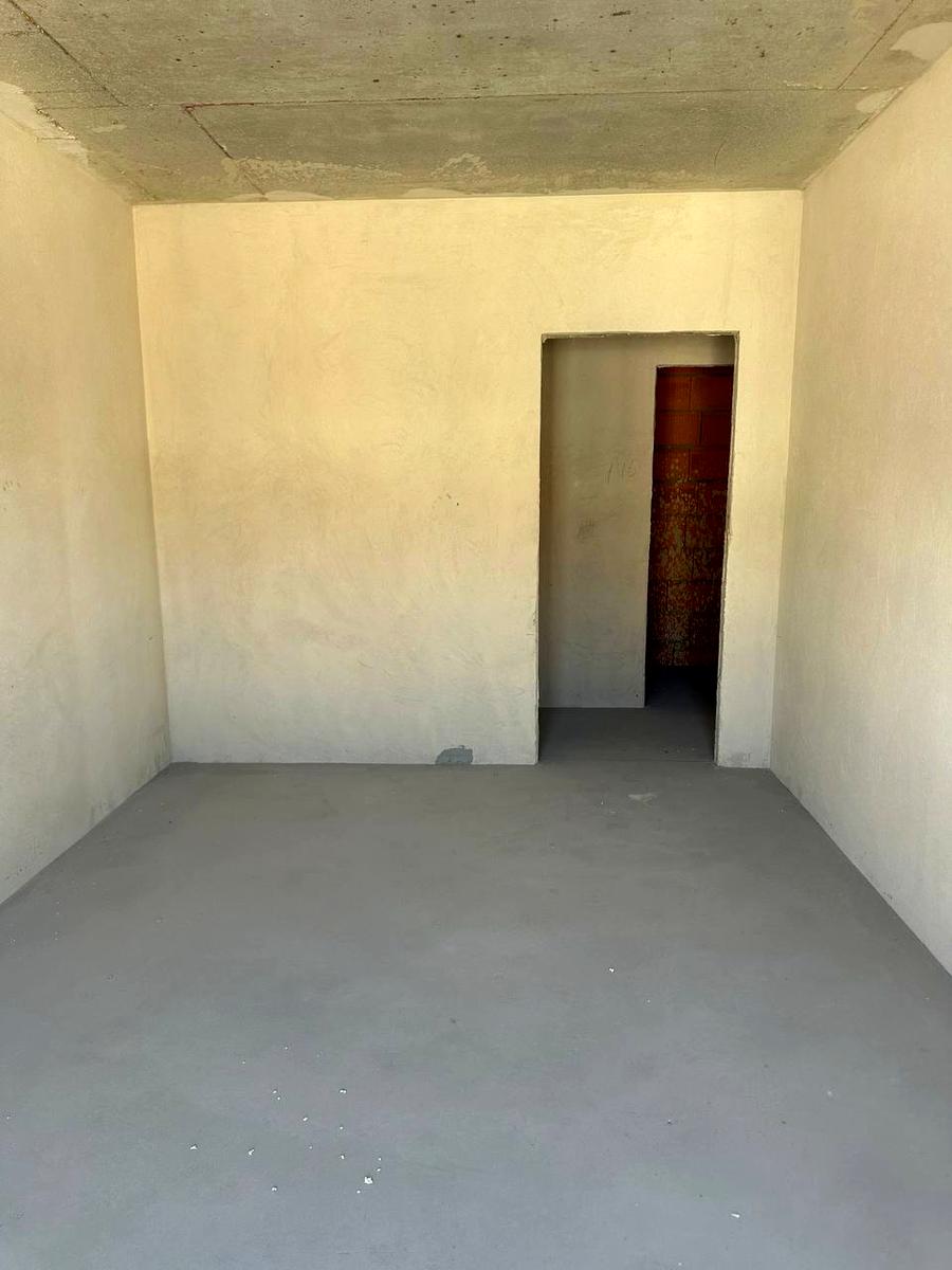 1864989227345669