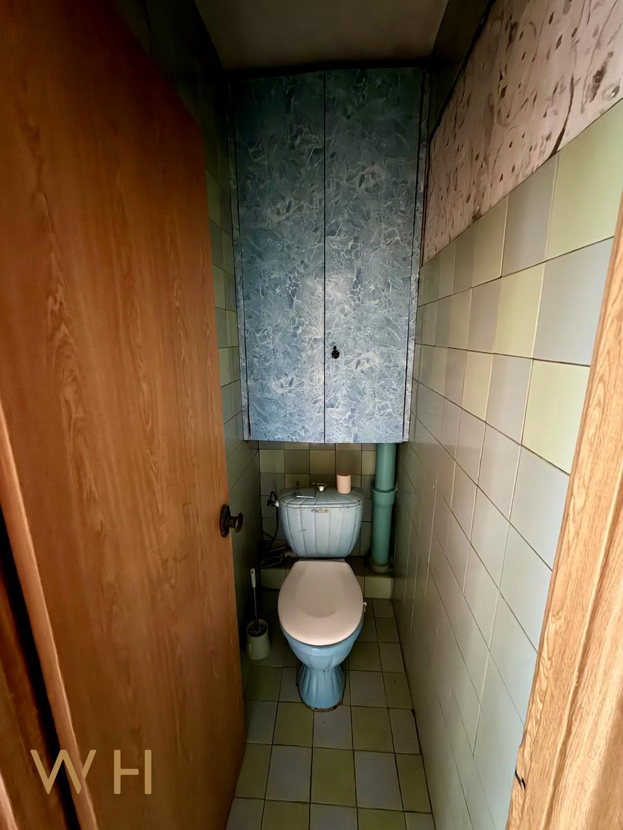 1864989859645332
