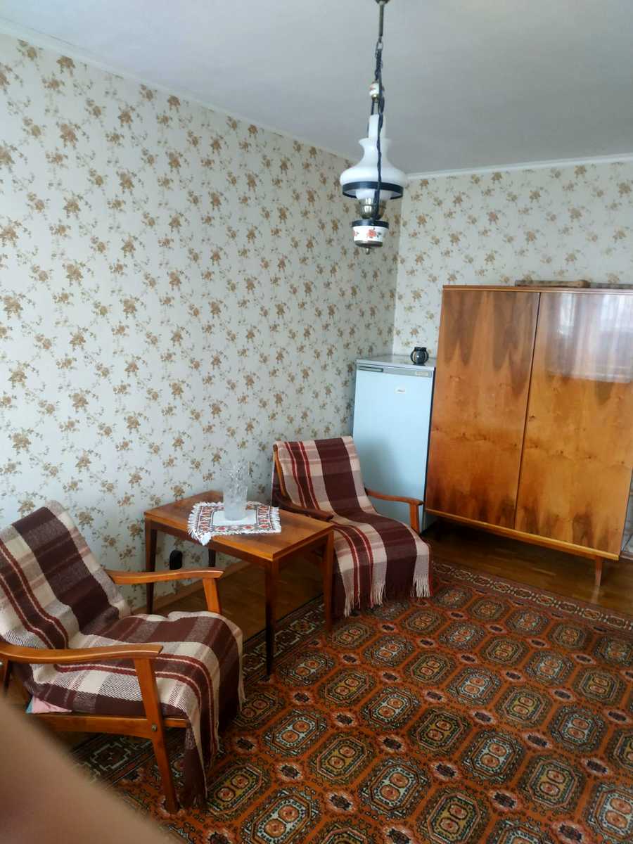 1864992424308105
