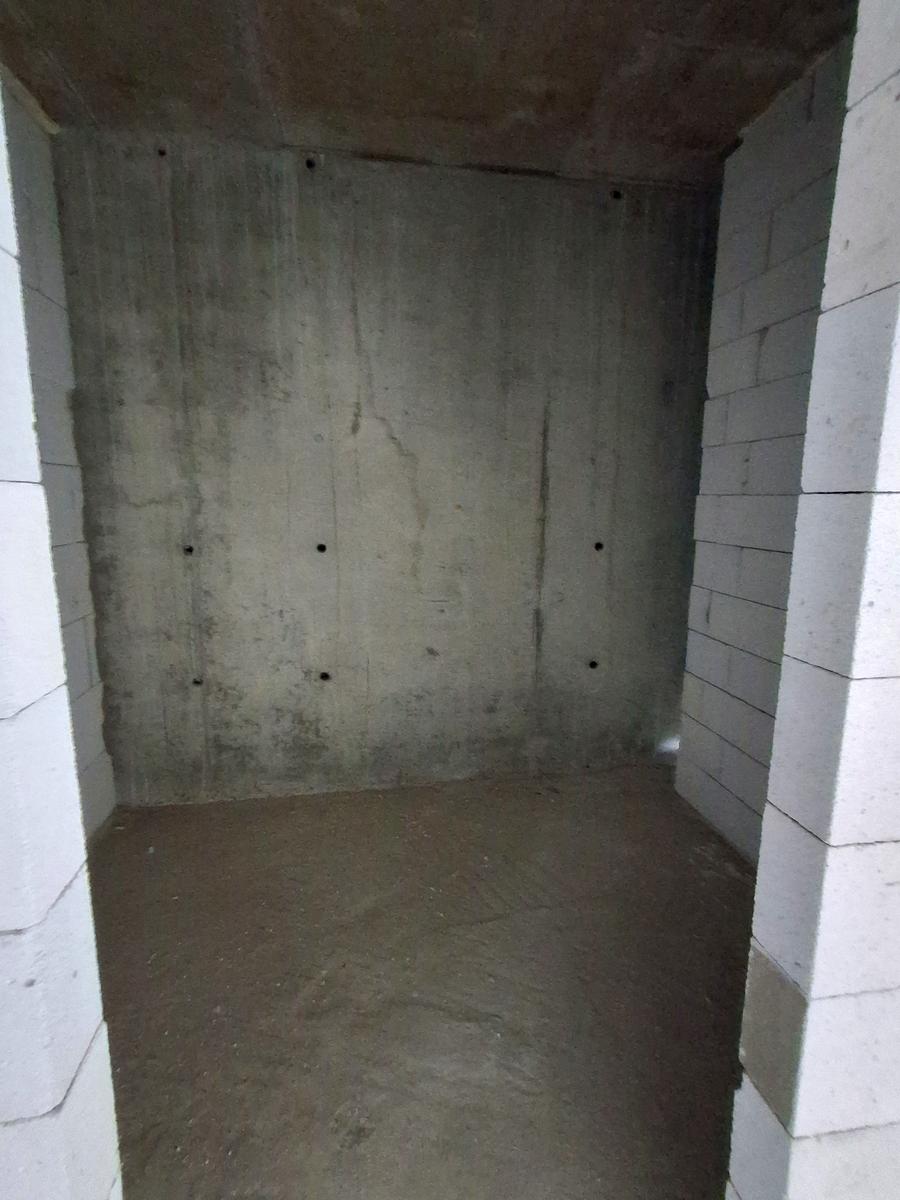 1864995971853877