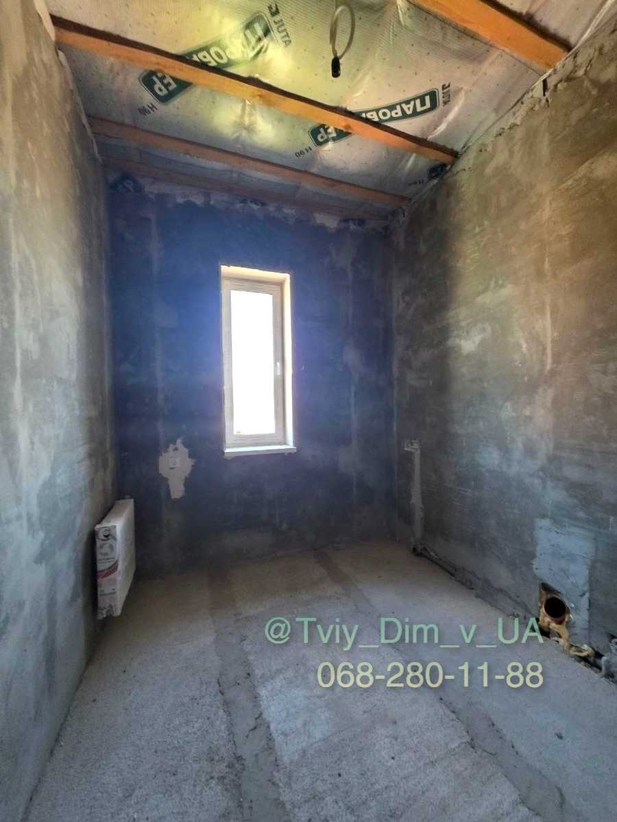 1864996943227671