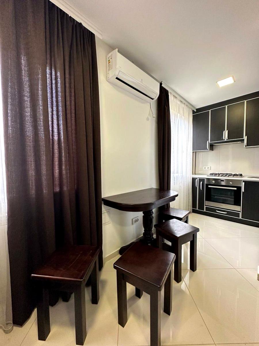 1865056684772657