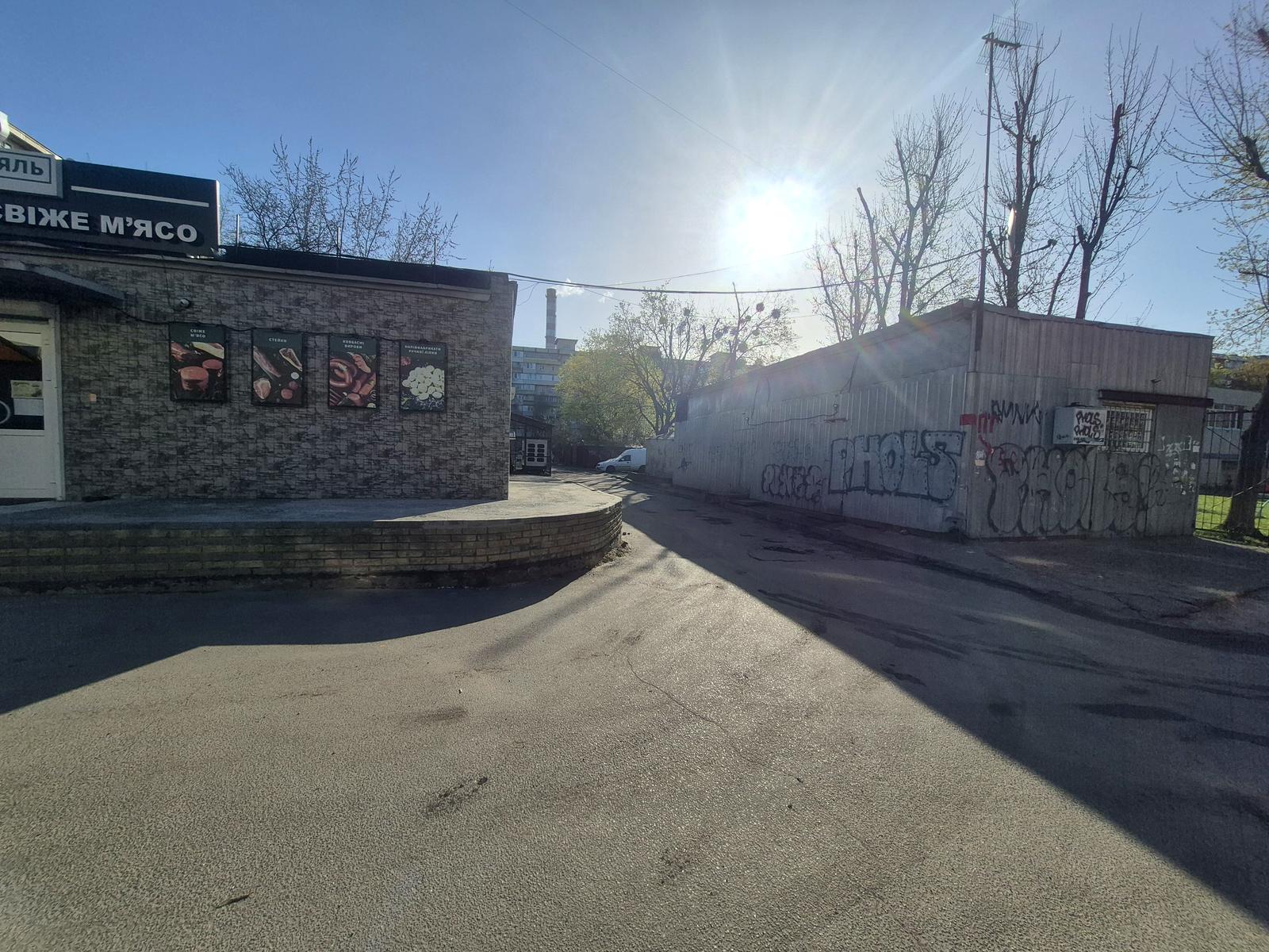 1865058653726966