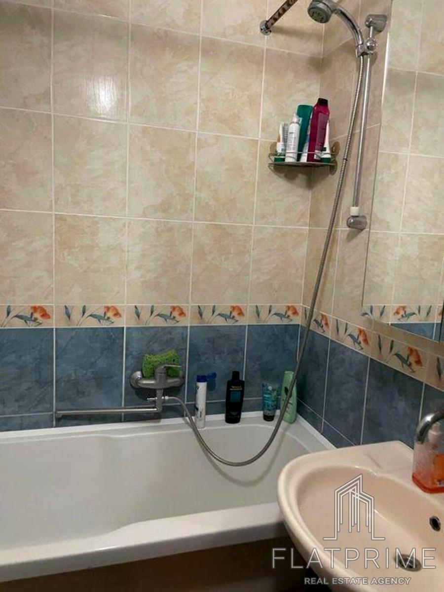 1865076757200653