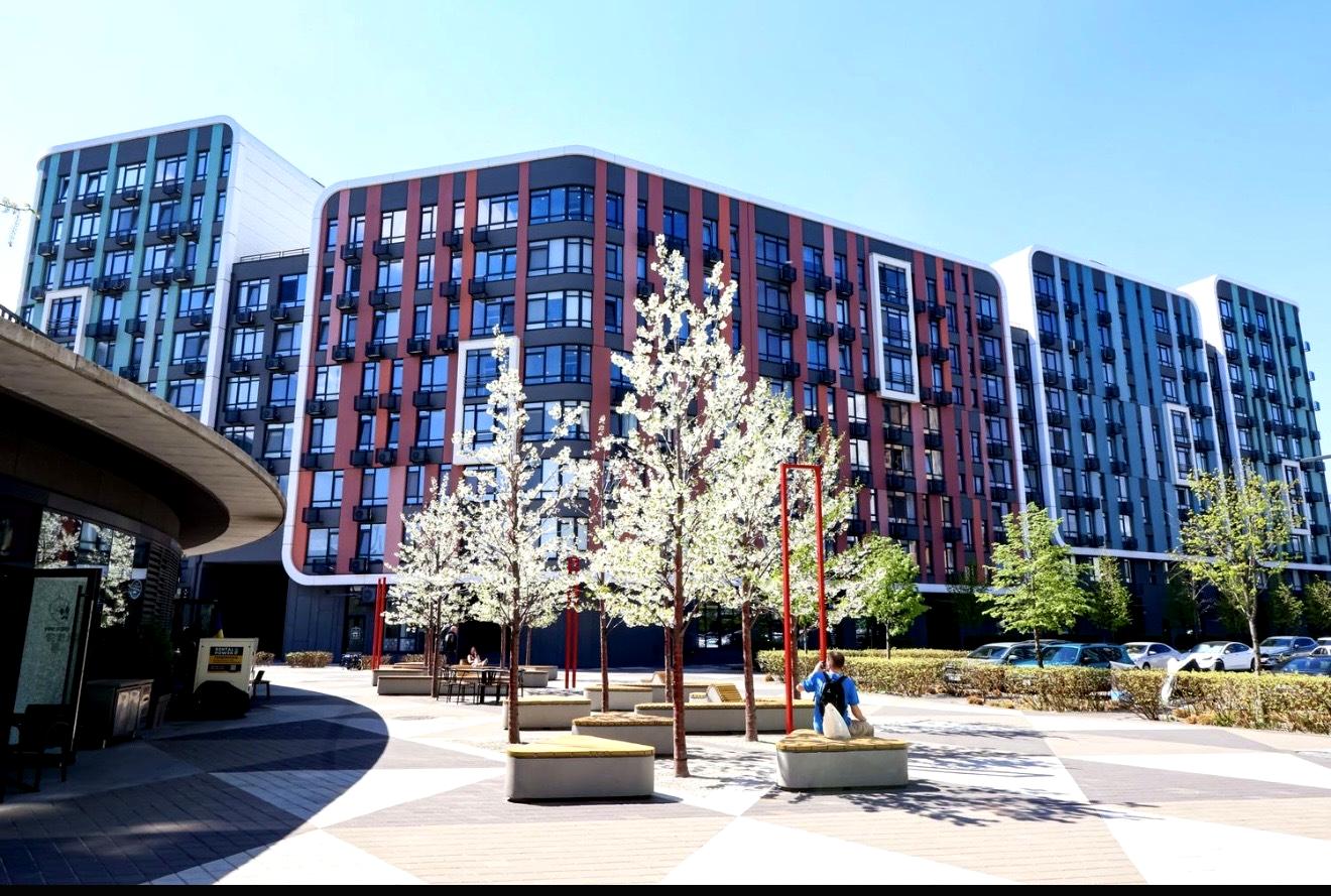 1865078868164632