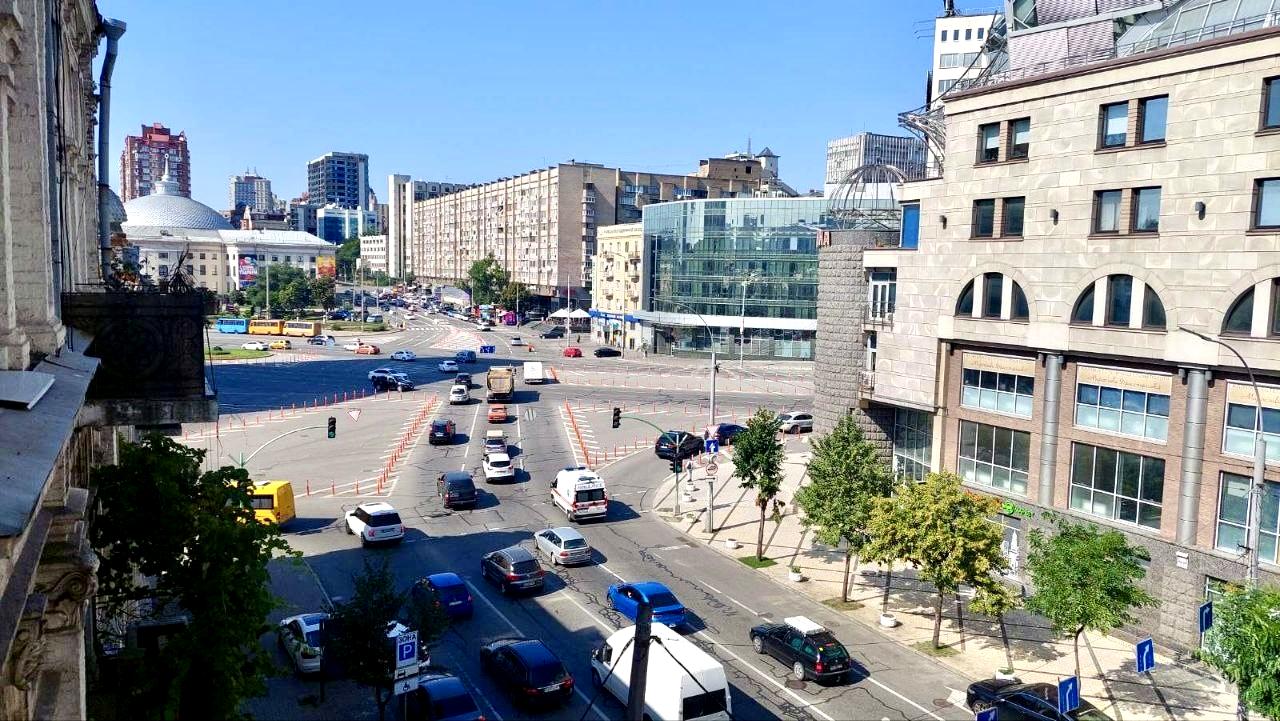 1865081217118557