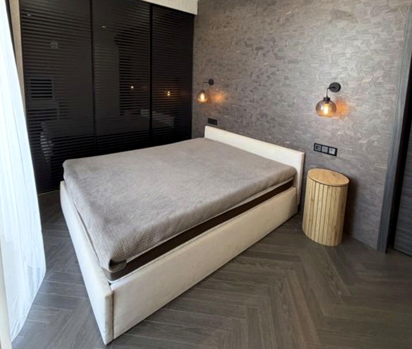 1865093556749807