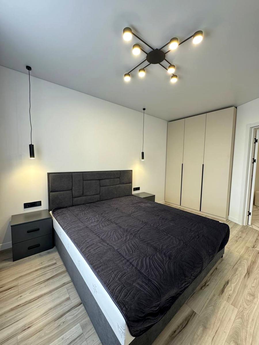 1865153285722885