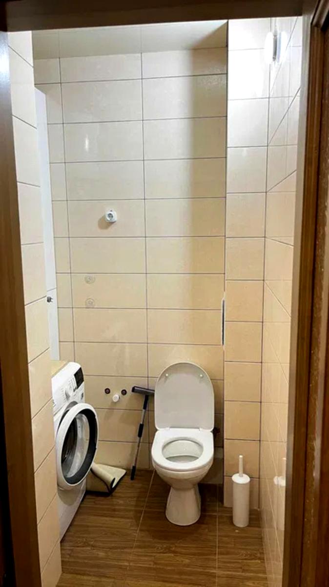 1865189263679252