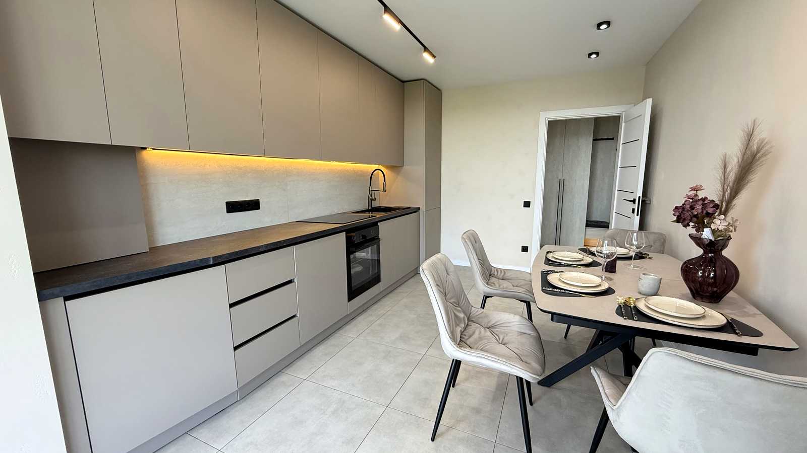 1865197447983373