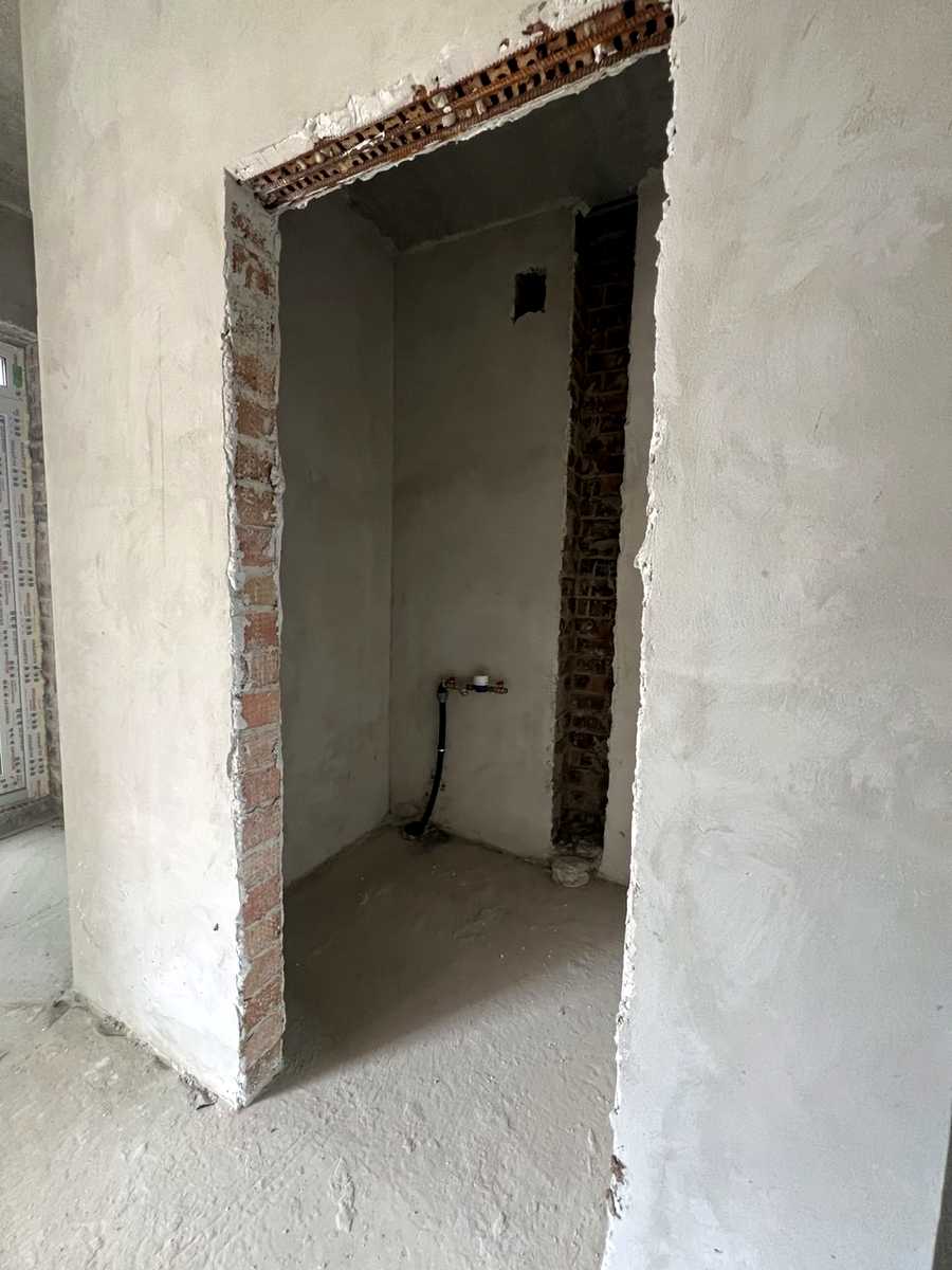 1865253975074552