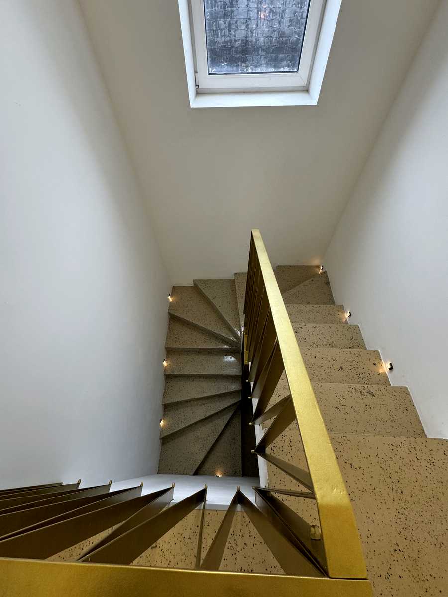 1865260033612035