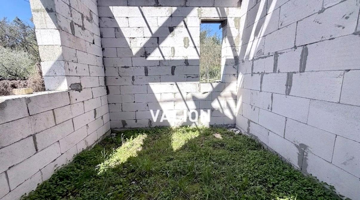 1865275045372370