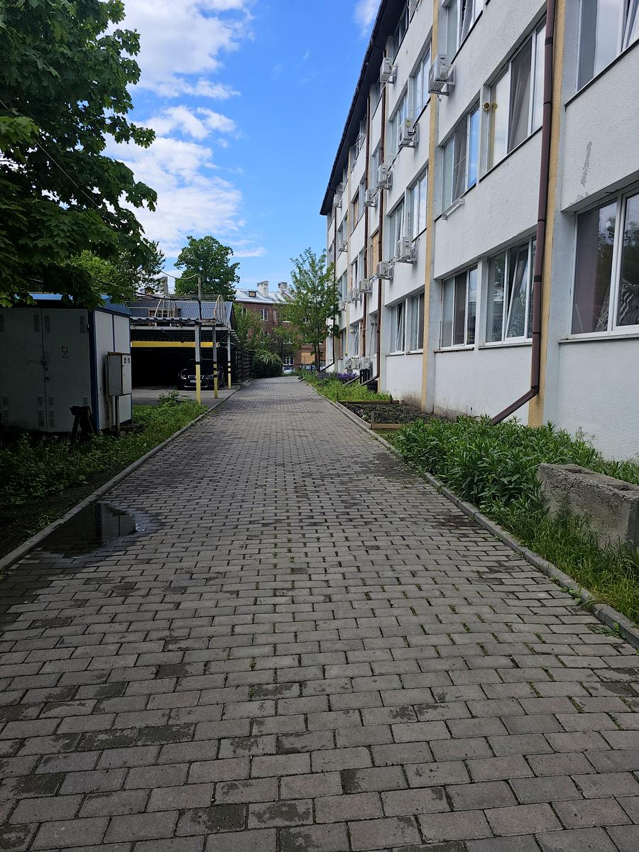 1865337454519752