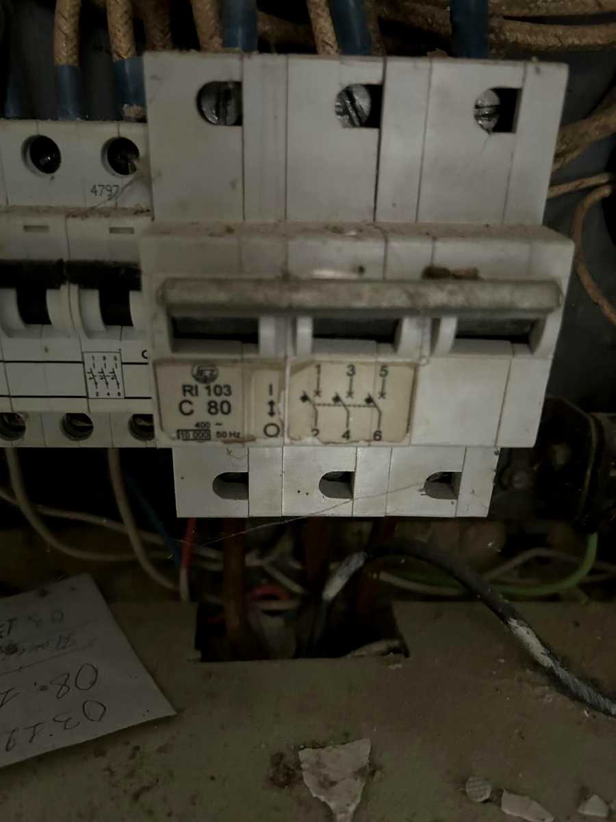 1865413410916347