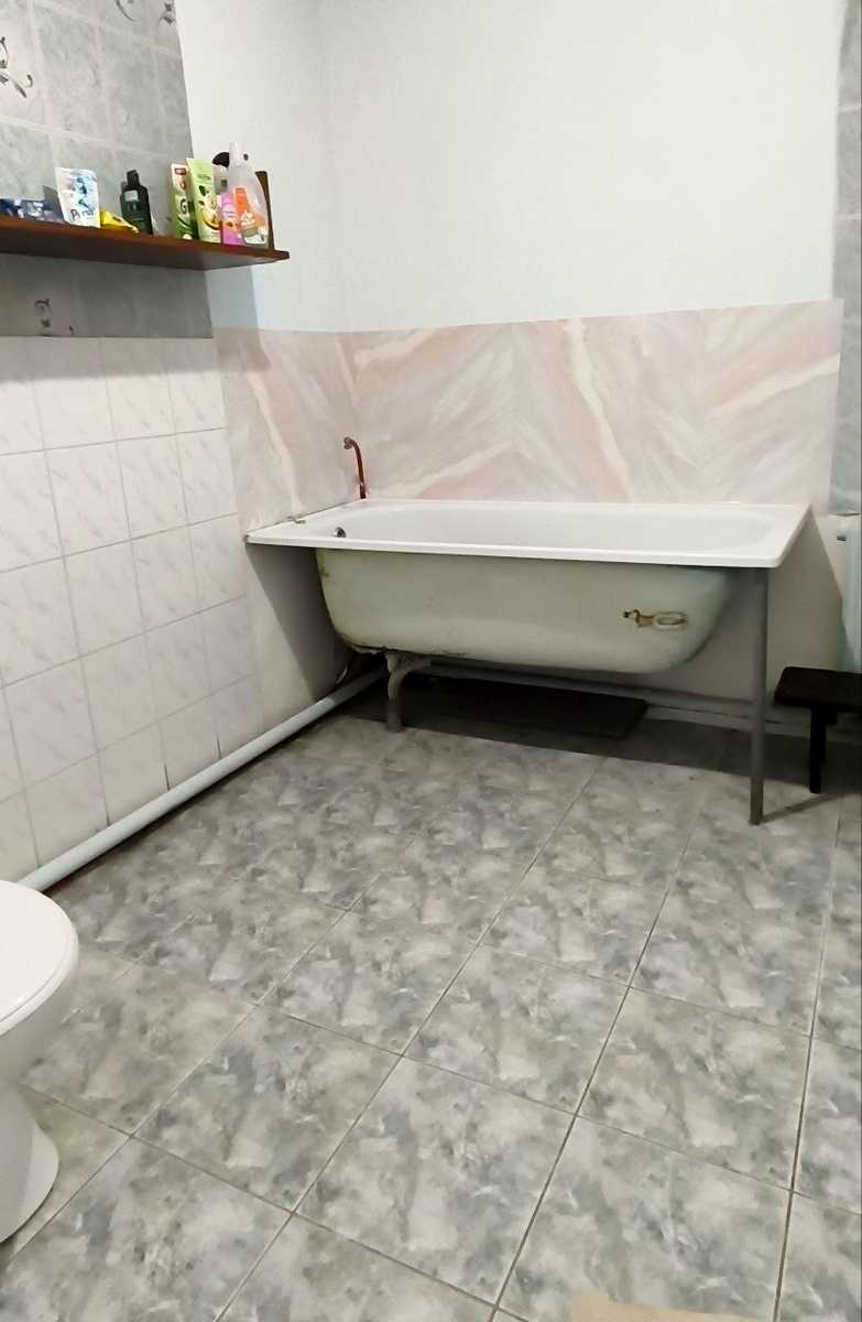 1865438379428878