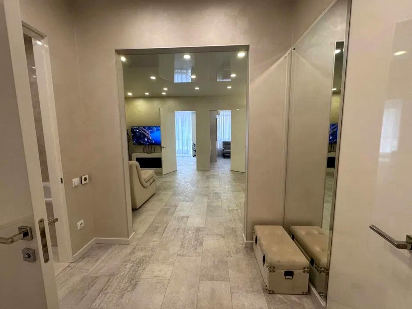 1865445607840358