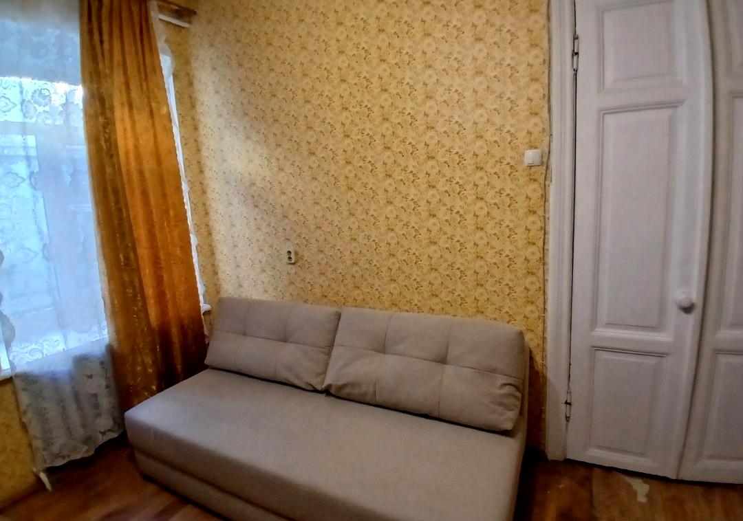 1865513555600777