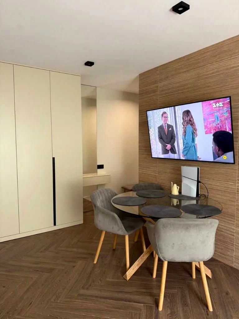 1865522422015864