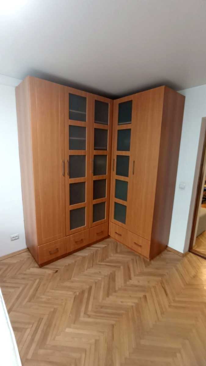 1865601353753803