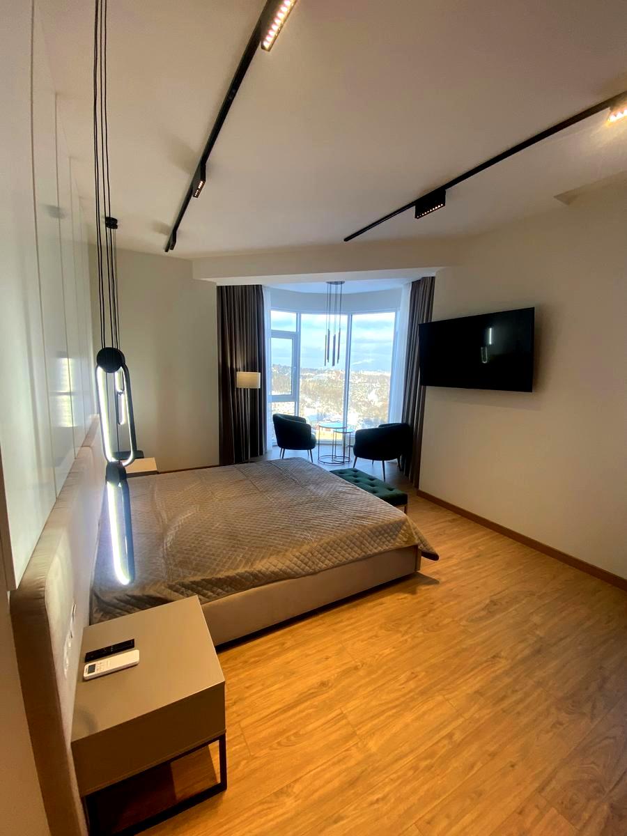 1865602161150137