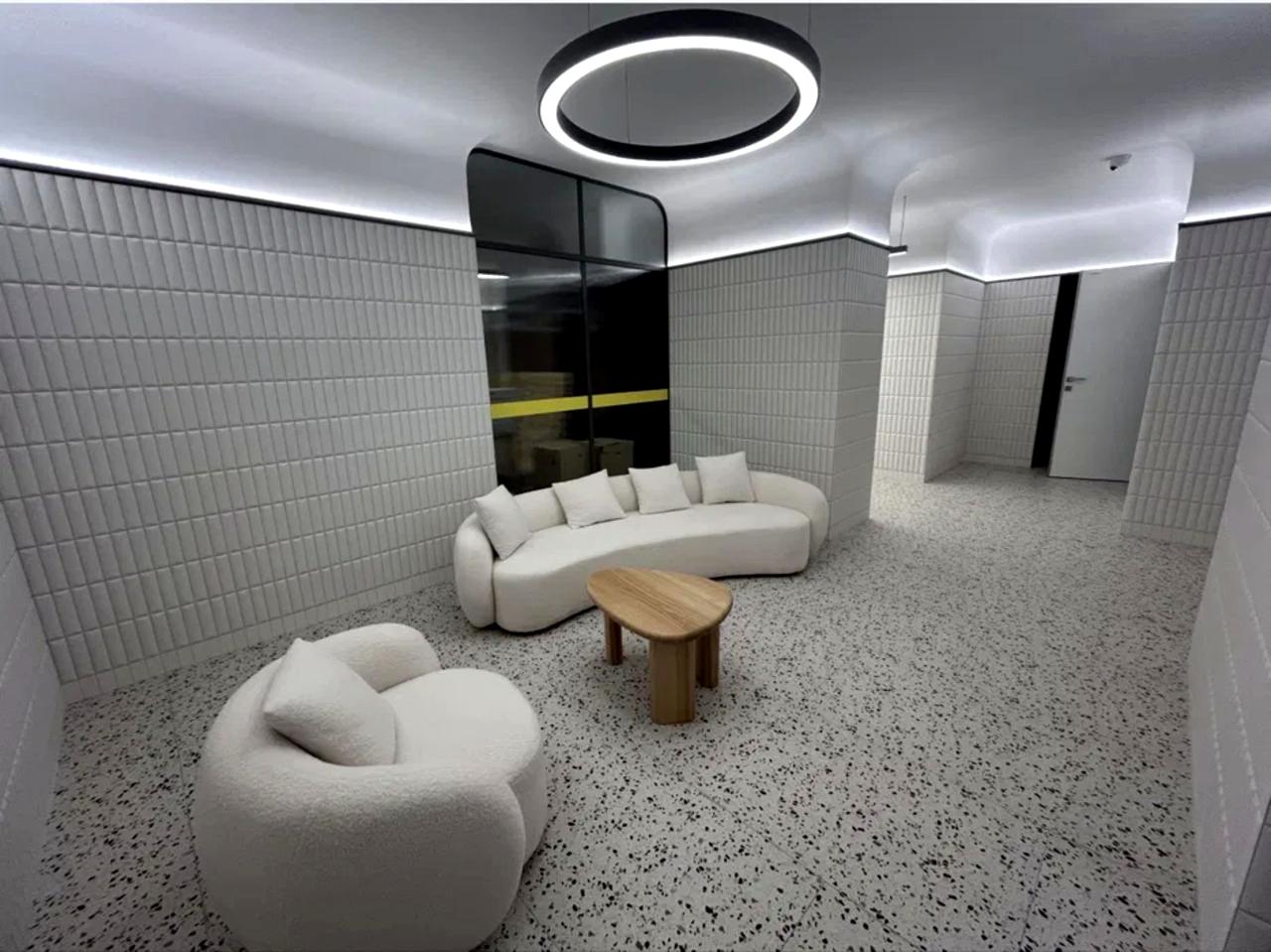 1865605104553192