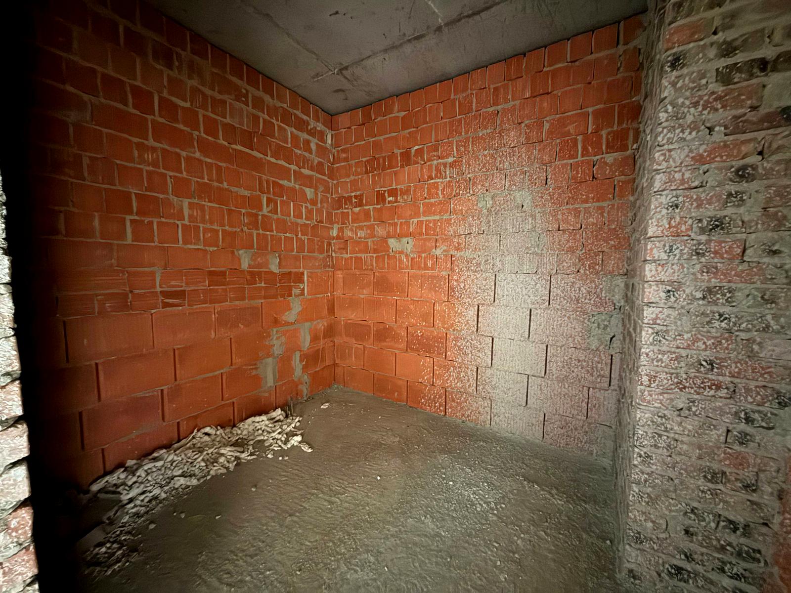 1865614760330311