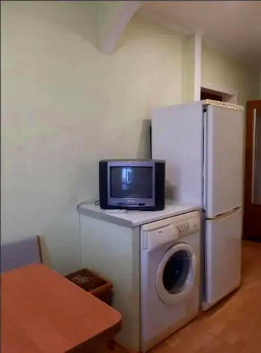 1865623745644442