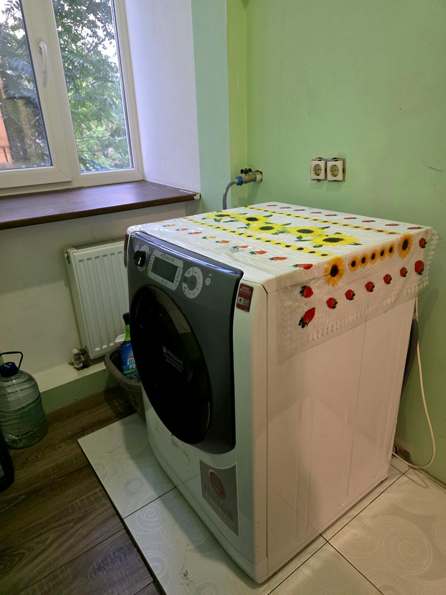1865689701634419